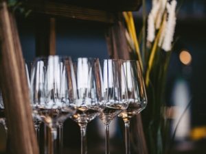 Eine Auswahl an Gläsern des Getränke-Cateres Durststiller aus Berlin.